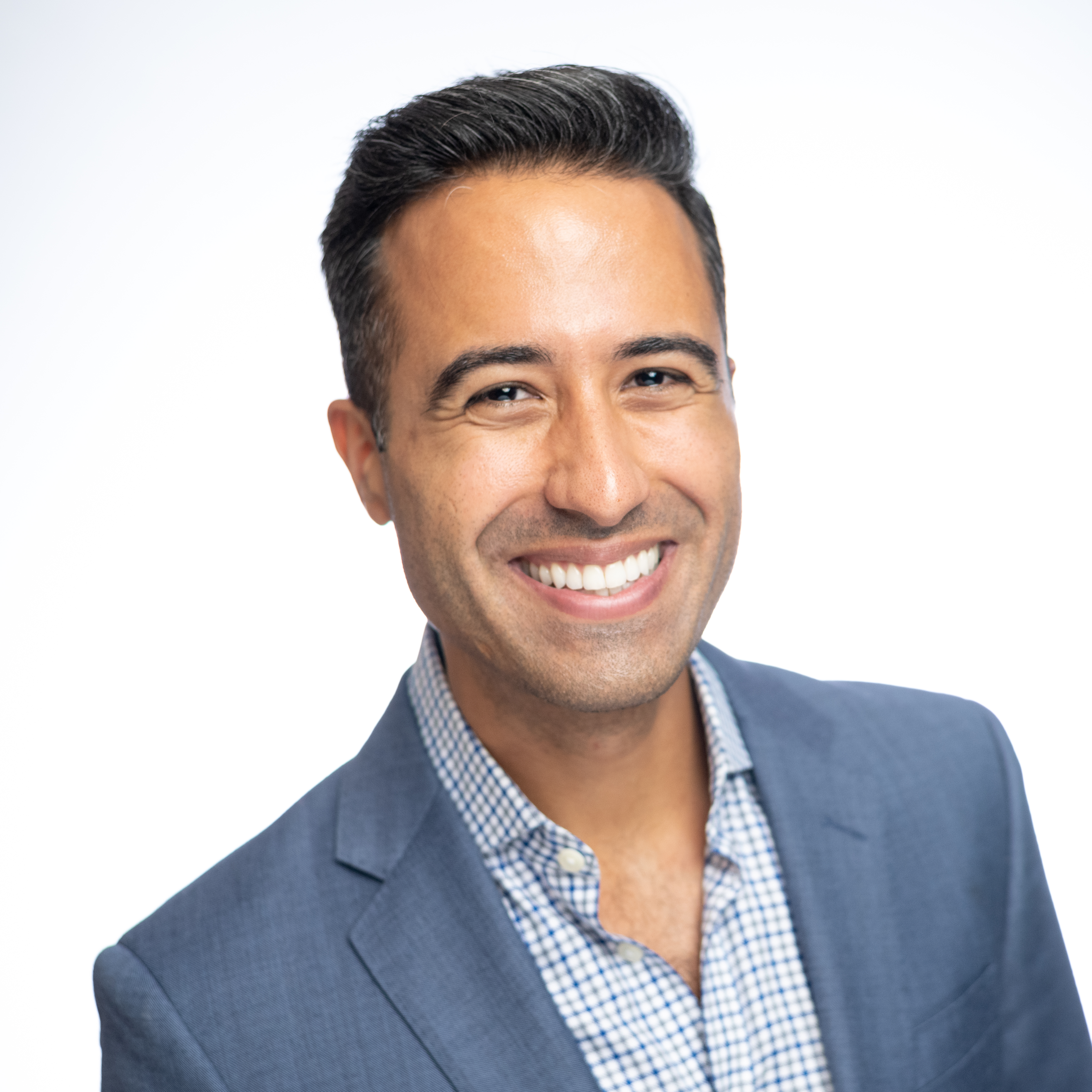 Yordano Lopez, YNAB Certified Coach offering bilingual budget coaching in English and Spanish